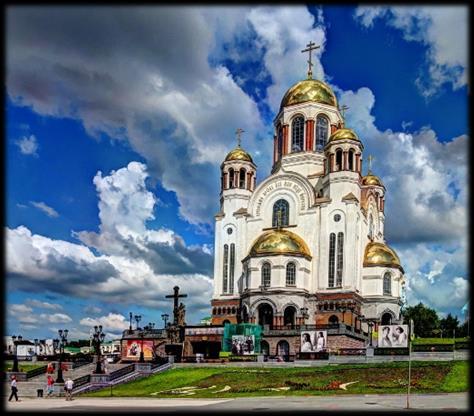 After lunch, we will visit Novodevichiy Monastery, one of the Russian sites from the UNESCO list and Christ the Savior Cathedral, the largest functioning Orthodox Church in the World.