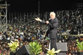 [photos courtesy The Carter Report ministry] An evangelistic campaign in the South Pacific nation of Papua New Guinea has baptized between 4,500 and 5,000 people.