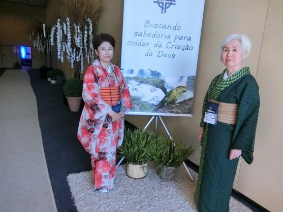 Kimono Dressing for Peace Talking Wisdom and Care @10 Report Mayumi Hara and Megumi Maejima, WDP Japan The focus of the small group conversation was Peace and Reconciliation.