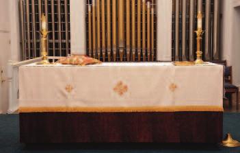 Laudian is a full tablecloth that covers the altar to the floor.