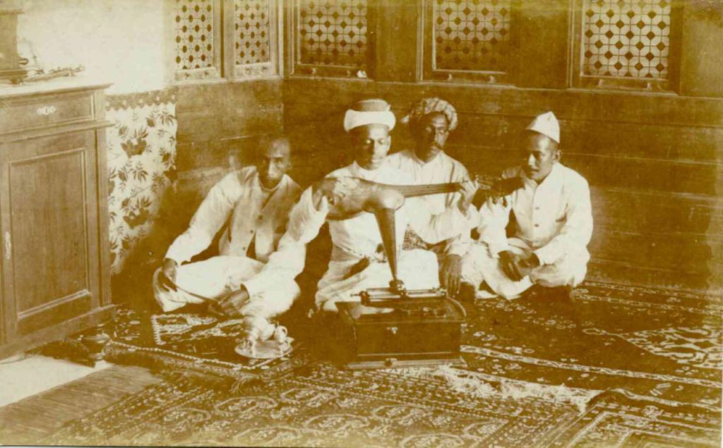 Music recording in the Dutch consulate in Jeddah, February 1909.