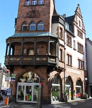 <Worms> The town of Worms at the Rhine river is one of the oldest settlements in Germany.
