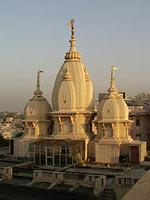 Mathura, central to 25 other ghats. Bhooteshwar Mahadev Mandir A very famous twin-city to Mathura is Vrindavan.