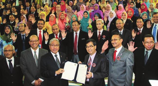 EKSKLUSIF 7 Sesi menandatangi Ikrar Integriti Korporat oleh Ketua Pengarah, Maktab Koperasi Malaysia Tn. Hj.