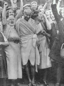In his 1959 article My trip to the land of Gandhi he expands further: While the Montgomery boycott was going on, India s Gandhi was the guiding light of our technique of non-violent social change.