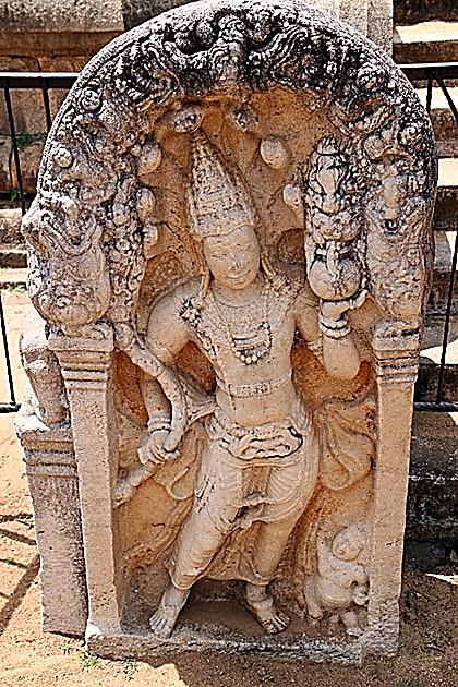 D.K. Manatunga 21 The next stage of evolution of the guard stone is the guard stones with figure of great king gods named Dvutharasta, Viruda, Virupaksha and Vaishravana.
