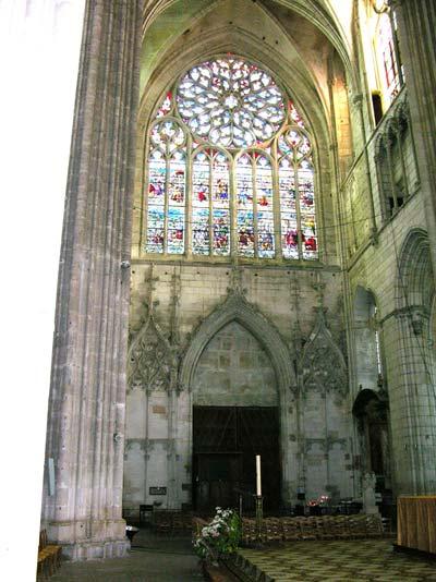 4 between the designs of the two transept terminal walls.