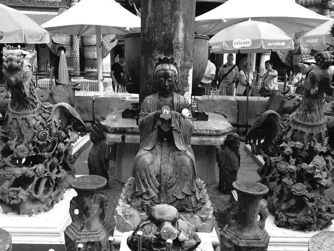 3. Guanyin in Thai Buddhist Temples Guanyin statues can be seen in many Thai Buddhist temples, such as the Grand Palace, Wat Pho and Wat Arun.