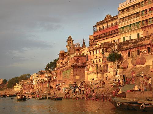 Hindu holy city, located at the banks of the Ganges River.