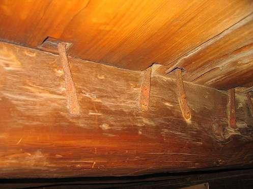 Called a uguisu-bari or nightingale floor, the wooden planks were designed to creak at every footstep to