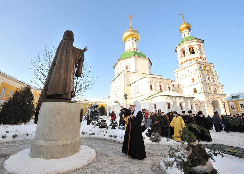Appendix The visit of His Holiness Patriarch Kirill to the Nikolo-Perervinskiy Monastery. Blessing of the statue of Metropolitan Platon (Levshin). December 19 2009.