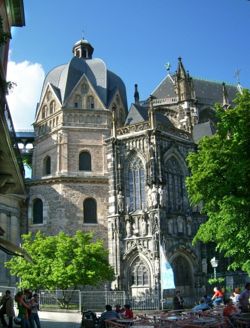 Odo of Metz designed the Palatine Chapel in Aachen, Germany in an octagonal shape between 792 and 805.