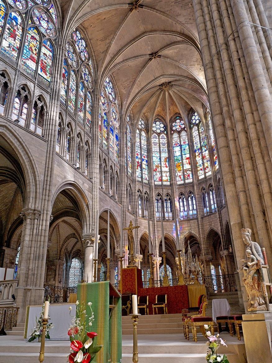 They were larger and taller than Romanesque cathedrals. They used a rosary window, pointed arches, rib vaults and stained glass. Their façades were highly decorative.