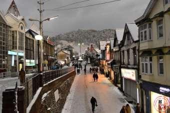 P a g e 10 Visit the below sightseeing points Mall Road The Mall Road is one of the most popular tourist attractions in Shimla that enfolds many hotels, restaurants, clubs, bars, banks, shops,