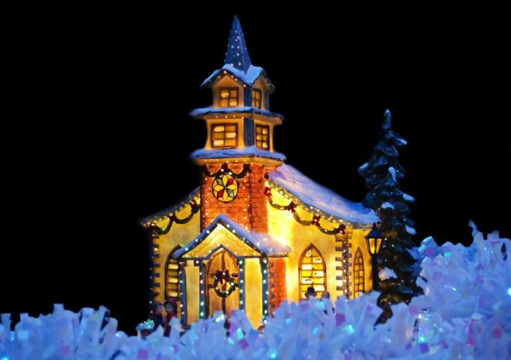 Notes from Jo Ellen Church Family Life December Gatherings Advent Readings for Families: Advent begins on Sunday, November 27th Advent is a season of preparation and waiting for the celebration of