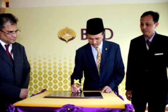 menampung keperluan dan kehendak pelanggannya. Cawangan Rimba telah dilancarkan oleh Yang Mulia Dato Paduka Awang Haji Mohd Rosli bin Haji Sabtu, Pengarah Urusan Autoriti Monetari Brunei Darussalam.