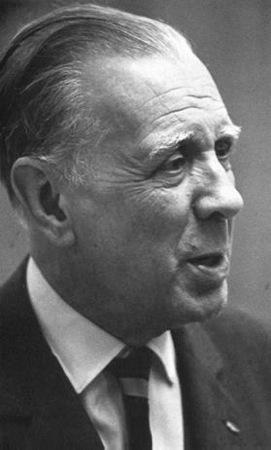 Jorge Luis Borges Tlön: Hume noted for all time that Berkeley's arguments did not admit the slightest refutation nor did they cause the slightest conviction.