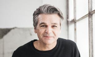 Now, through the practical yet profound principles revealed in Jentezen Franklin s amazing book Right People, Right Place, Right Plan, you can learn how to walk in the many amazing opportunities He