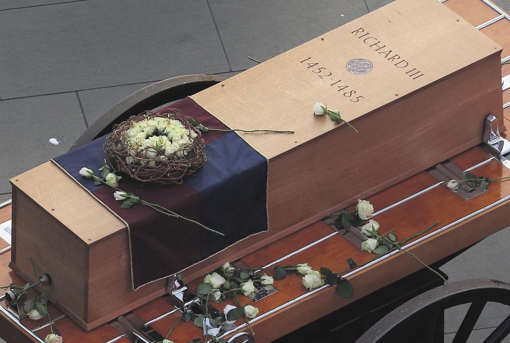 Richard III reburied King Richard III (the third) has been reburied more than 500 years after his death. For over 500 years, the final resting place of Richard III was a mystery.