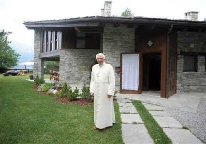 Pope Benedict XVI returns to his Alpine chalet after his right wrist was set in a cast.