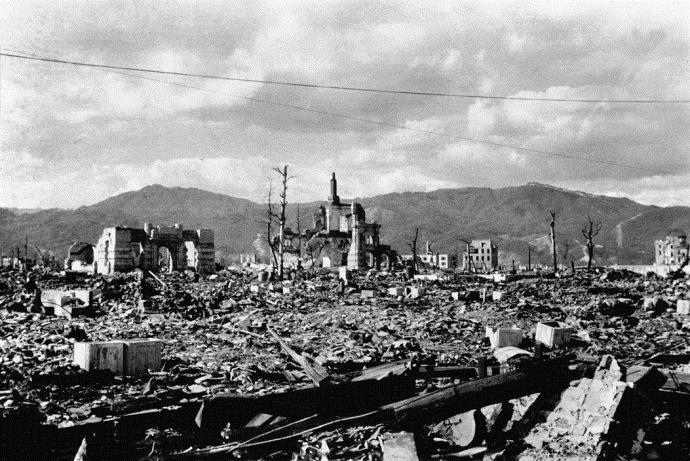 Hiroshima John Hersey PHOTOGRAPH BY SHUNKICHI KIKUCHI/MAGNUM A view of Hiroshima, in 1945,