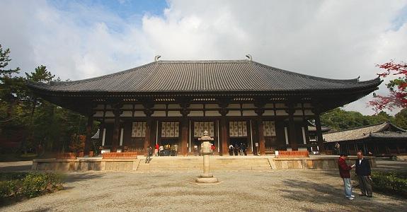 The temple is said to be the largest wooden building in the world and houses a colossal bronze statue of the Buddha, (the great illumination).