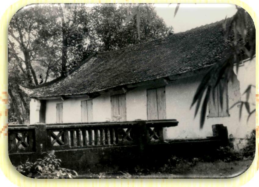 However, it was mostly destroyed during the fighting against the French invasion, only remain the Ancestral House and a part of Dien Mau House.