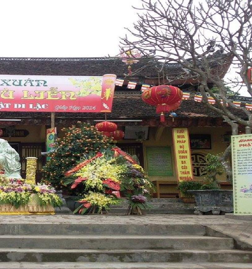 The bottom floor is displayed Cuu Long deputy statues.