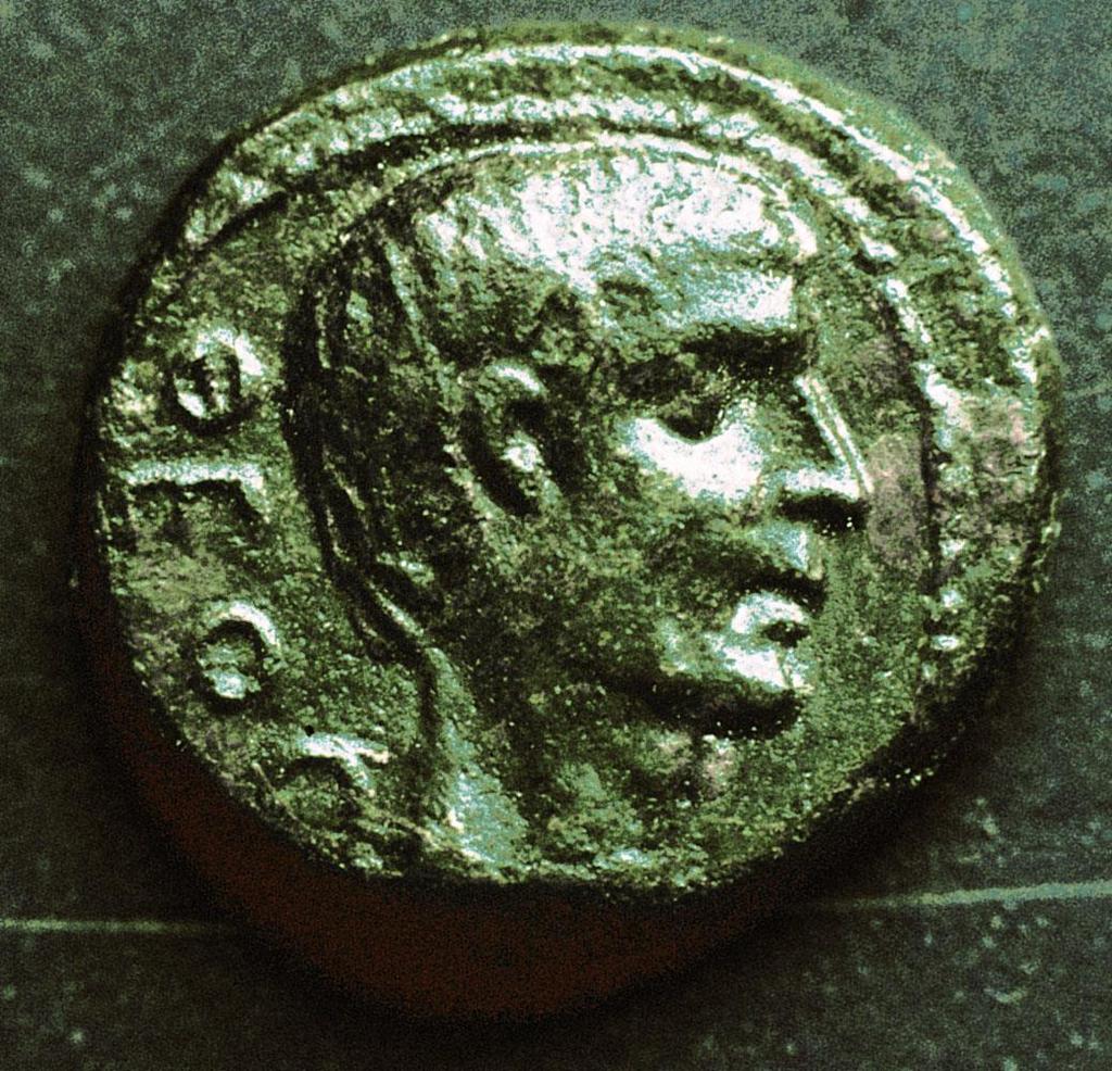 A bronze coin minted at the city of Thessalonike in the last third of the 1st century B.C.E.