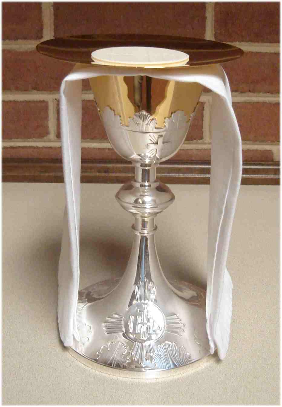 METHOD OF ASSEMBLING CHALICE AND PATEN ATTACHMENT 4 Ministers-In-Charge for Masses in which the Celebrant uses a Chalice and matching Paten should assemble the same on the credence table as follows: