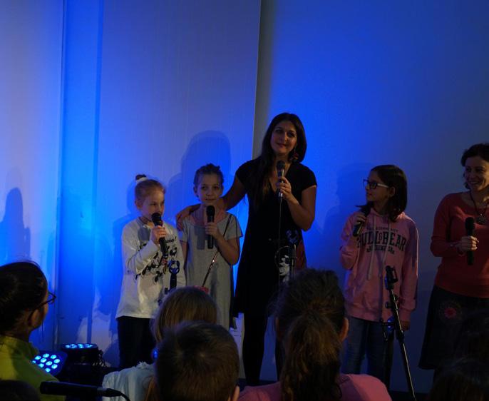 A group of Lauder students had worked together with Eszter Bíró and her musical partners, recording eight Shabbat songs in the school s studio.