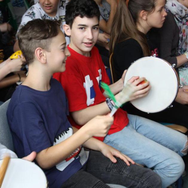 In the end, as the Lauder students also grabbed some of the instruments, the scene turned into the joyful jamming