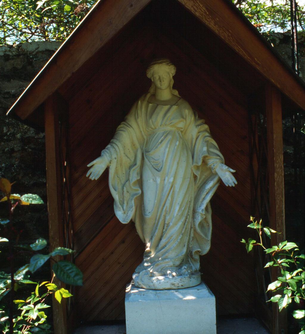 Vierge du jardin, at Reuilly Other Apparitions Father Aladel was not idle during the time that the statue of Virgo Potens was delayed.