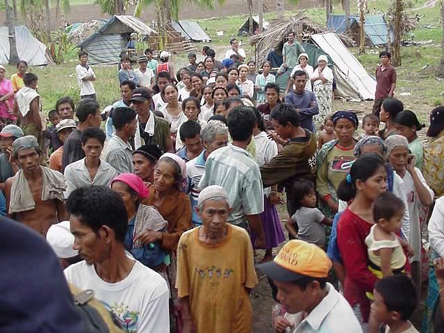 Muslim and Christian volunteers brought food to starving evacuees,