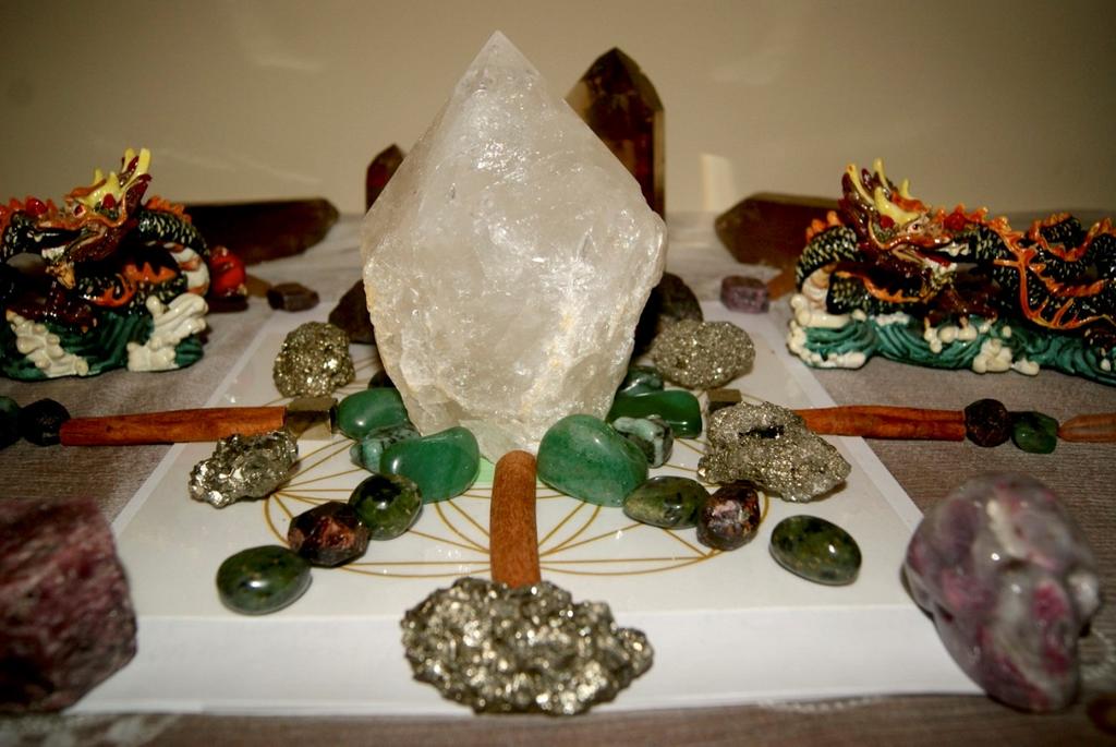 Nephrite Jade: For luck, prosperity, good fortune Lodestone: Magnetic to draw wealth and good fortune and ground the intention to Mother Earth Cinnamon Sticks: Money I activated this grid right
