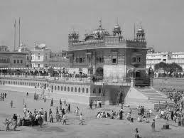 34. ALMIGHTY APPEARANCE AT AMRIT SAROWAR 36 In the tenth form, Guru Gobind Singh Ji gave punishments to the Masands.