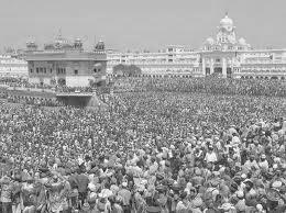 36. THE ESTABLISHMENT OF AMRITSAR CITY 38 The construction of Harmandir Sahib was continuous with contactors and volunteers busy in sewa.