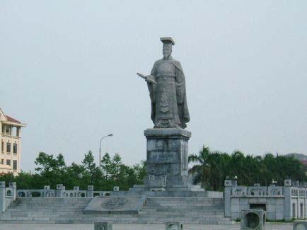 statue of King Ly Cong Uan at the