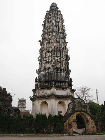 Characteristics: It is said that Co Le Pagoda was built by Buddhist Monk