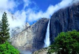 Vasudhara fall is a good sight, set in the background of snow clad mountains and nearby mountains are Chaukambha, Neelakanth, Satopanth, Balkum etc. Satopanth glacier rolls down towards Vasudhara.