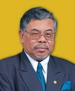 Lembaga Pengarah Board of Directors Y. Bhg. Dato' Mohd. Fadzli Yusof Encik Taib Rasak Y. Bhg. Dato' Mohd. Fadzli Yusof, berusia 59 tahun, adalah warganegara Malaysia dan merupakan Ketua Pengawai Eksekutif Takaful Malaysia.