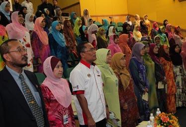 Majlis berakhir dengan jamuan makan serta lawatan YB. Menteri ke Kafetaria KOOP MKM.