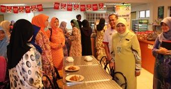 Rakyat 1 Malaysia yang telah dirasmikan oleh Timbalan Menteri PDNKK, YB. Datuk Hjh. Rohani Binti Hj.