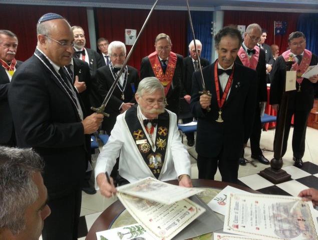 Em Bro Stewart Grant 32 CoM did so giving greetings from the SGC for Australia and the MWS of the Sydney Sovereign Chapter, he explained the development of the Universal ritual in Australia and