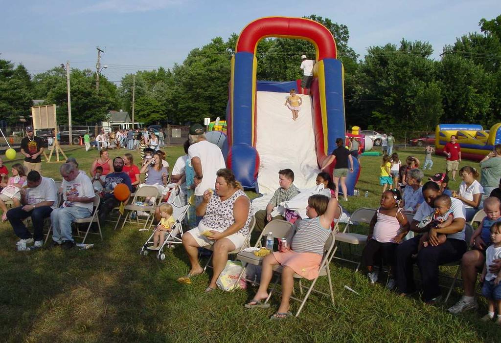 Give enough prizes to add excitement without overdoing it. Award prizes to block party guests. The intention is to make a good impression on those who do not regularly attend church.