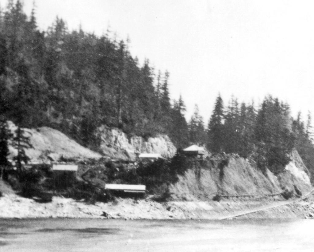 The Middle Blockhouse, with Fort Rains on the hill and Palmer s store by the river, as it was when the Indians attacked it in 1856.