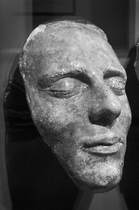126 The Worlds of Joseph Smith Courtesy Family and Church History Department, The Church of Jesus Christ of Latter-day Saints. Photograph by Val Brinkerhoff Plaster Cast of Death Mask of Joseph Smith.