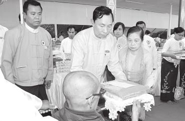 Daw Than Than Nwe, wife of the Deputy Commander-in-Chief of Defence Services, presented Thudhamma