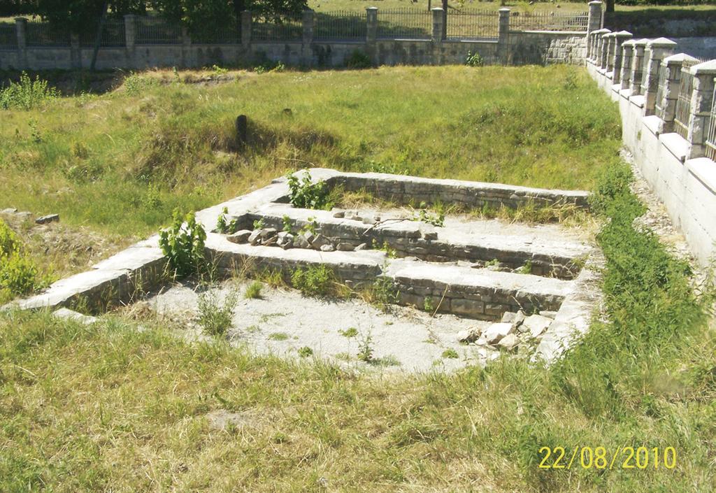 archaeologia adriatica viii (2014), 123-139 125 Sl. 1. / Fig. 1. Iskopine konzerviranoga rimskog termalnog objekta, Crkvina, Duvno (foto: Ž. Pandža).