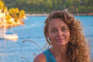 Siri is owner and daily manager at Zenit. LEA LONCAR Lea's energetic and compassionate being have inspired hundreds of people on their yoga journeys during her 28 years of teaching.